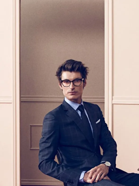 ¿Cómo debe quedarle el traje a un hombre?