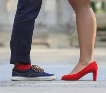 Por que você deveria namorar alguém que não faz o seu tipo (pelo menos uma vez)