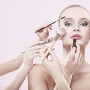 Internet, el paraíso de las adictas al maquillaje