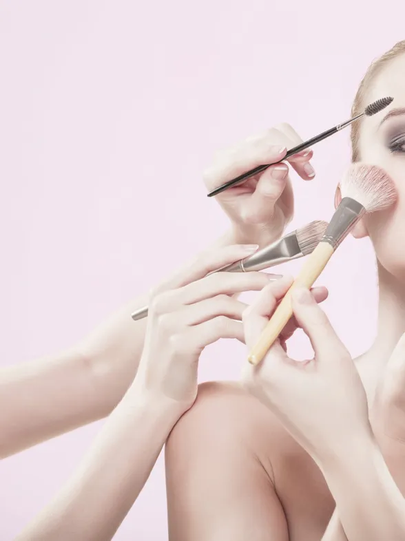 Internet, el paraíso de las adictas al maquillaje