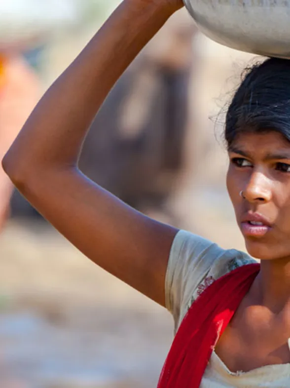 La educación como factor clave para revalorizar el papel de las mujeres indias en la sociedad