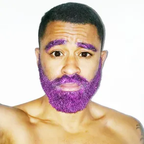 Glitter beards, llega la revolución de las barbas cubiertas de purpurina