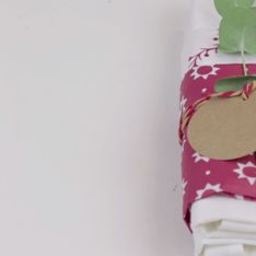 DIY : Une jolie façon de présenter vos serviettes de table pour Noël (Vidéo)