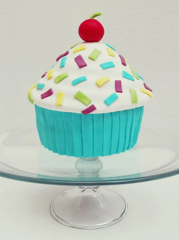 Descubre cómo preparar esta tarta con forma de cupcake gigante