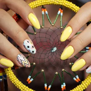 50 diseños de nail art gráficos que sacarán tu lado más arty