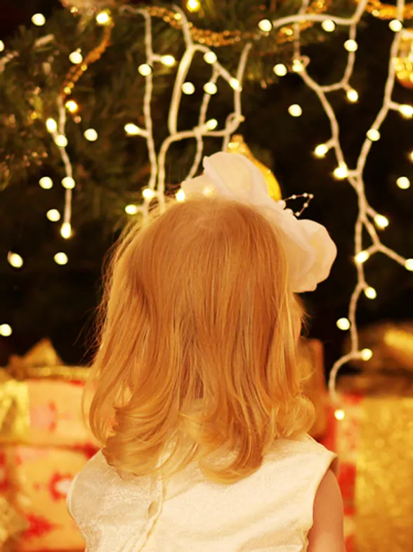 Una niña con el 75% de su cuerpo quemado recibe un regalo de Navidad muy especial