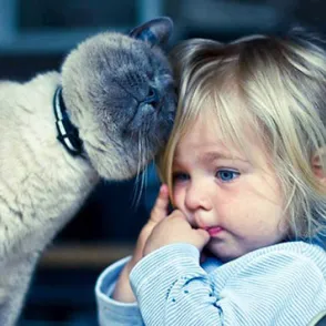 20 imágenes que demuestran que los niños necesitan una mascota