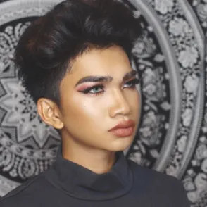 15 Stunning Men Giving Us Make-up Goals