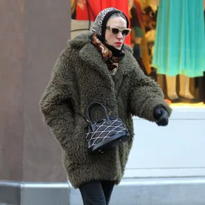 Chloë Sevigny, vestida de abuela, peor look de la semana