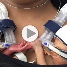 Ces jumeaux nés prématurément ne veulent pas se lâcher la main (Vidéos)