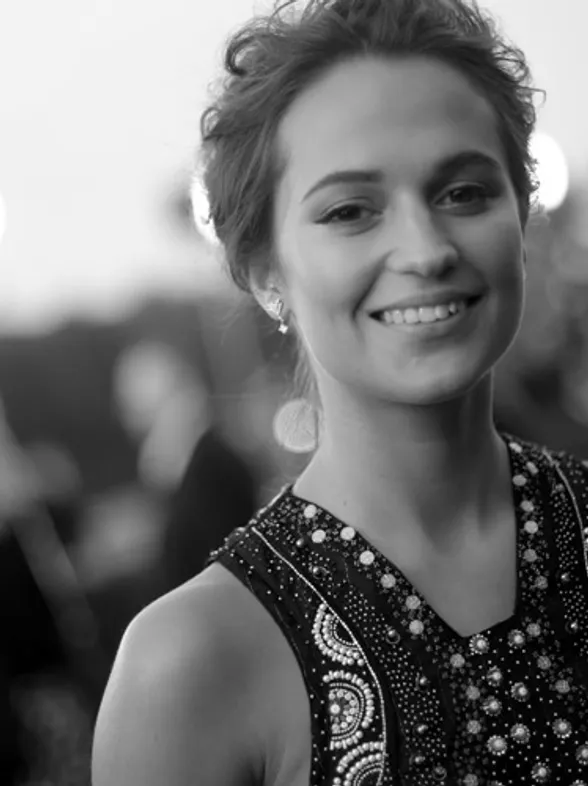 Copia el look de Alicia Vikander en 5 pasos
