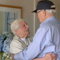 70 ans après, un vétéran de la Seconde Guerre Mondiale retrouve la femme de sa vie (Photos et vidéo)