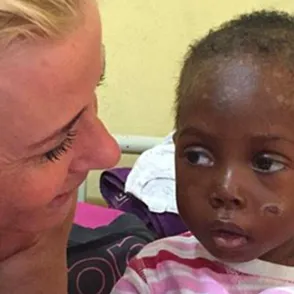 Hope, te contamos la historia del "niño brujo" abandonado en Nigeria