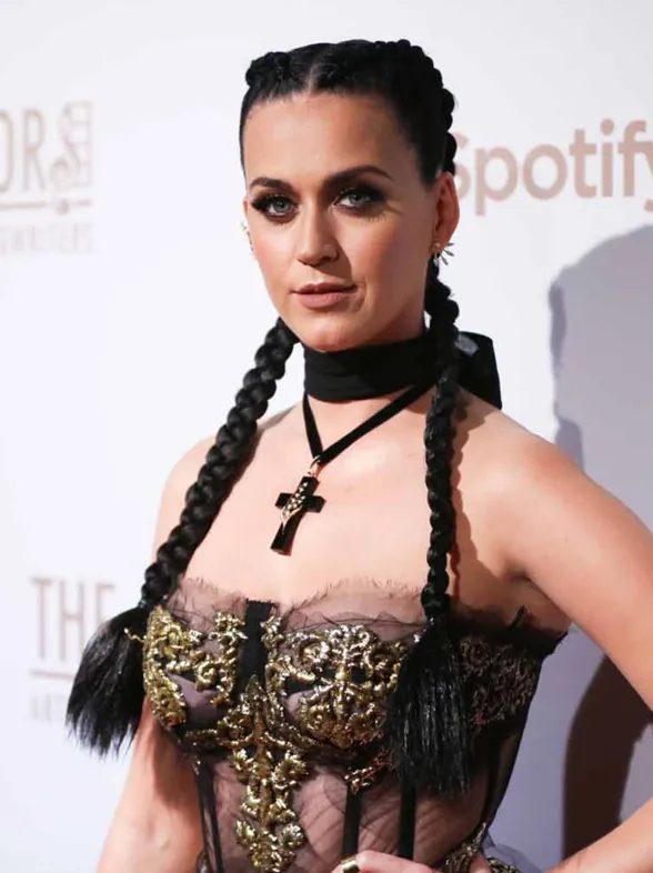 Katy Perry pide guerra con el peor look de la semana