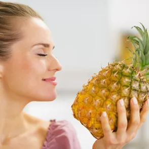 10 propiedades de la piña: ¿sabes todo lo que esta fruta puede hacer por ti?