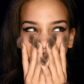 Uñas peludas, la tendencia más desagradable