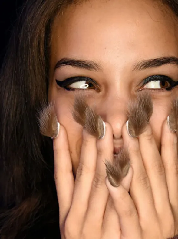 Uñas peludas, la tendencia más desagradable