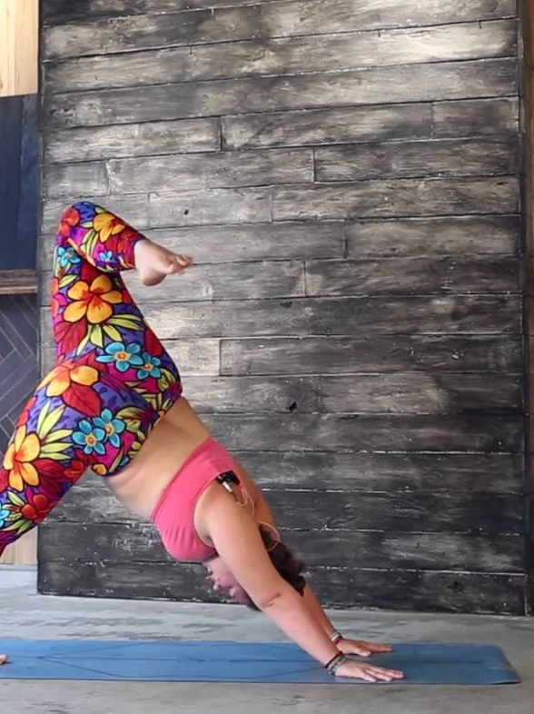 Las increíbles posturas de esta yogui XL te dejarán boquiabierta