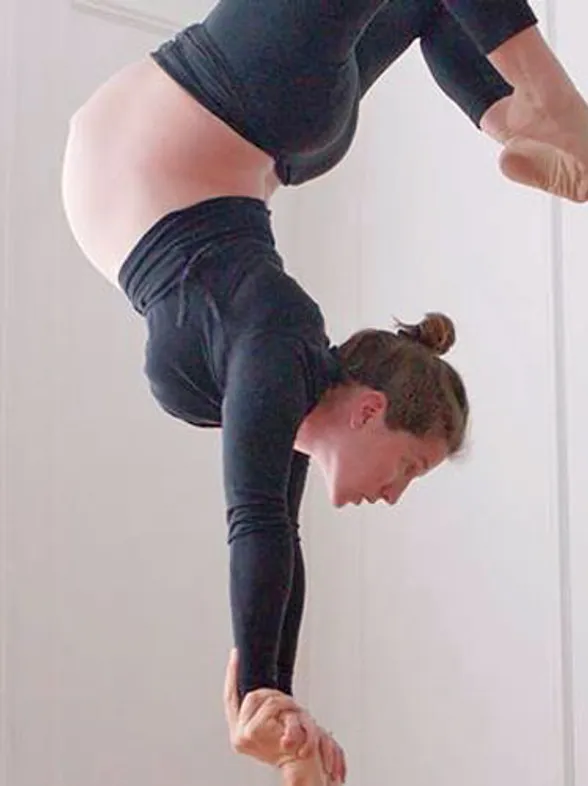 ¡Embarazo en el aire! Vas a alucinar con las acrobacias de esta futura mamá