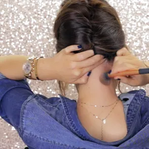 ¿Maquillar tu cuello para parecer más delgada por detrás? Sí, ha llegado el neck contouring
