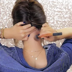 ¿Maquillar tu cuello para parecer más delgada por detrás? Sí, ha llegado el neck contouring