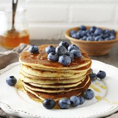 Mit Sirup, mit Joghurt, vegan oder low carb: Wir haben 5 leckere Pancake-Rezepte für euch!