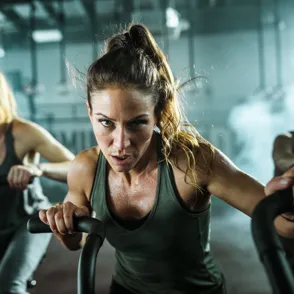 ¡Sigue pedaleando! 6 increíbles beneficios del spinning