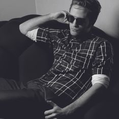Ces photos de Robert Pattinson méritent leur place au-dessus de notre lit