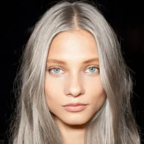 Sand hair, mechas color arena para revivir el verano en tu cabello