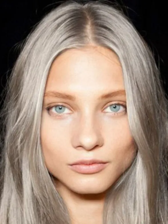 Sand hair, mechas color arena para revivir el verano en tu cabello