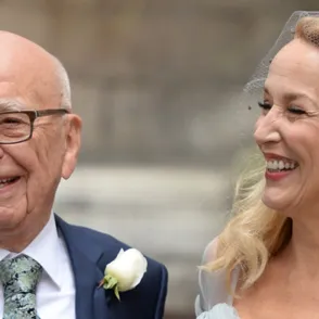 Londres se tiñe de azul para celebrar la boda de Rupert Murdoch y Jerry Hall