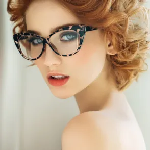 Los peinados más favorecedores para chicas con gafas