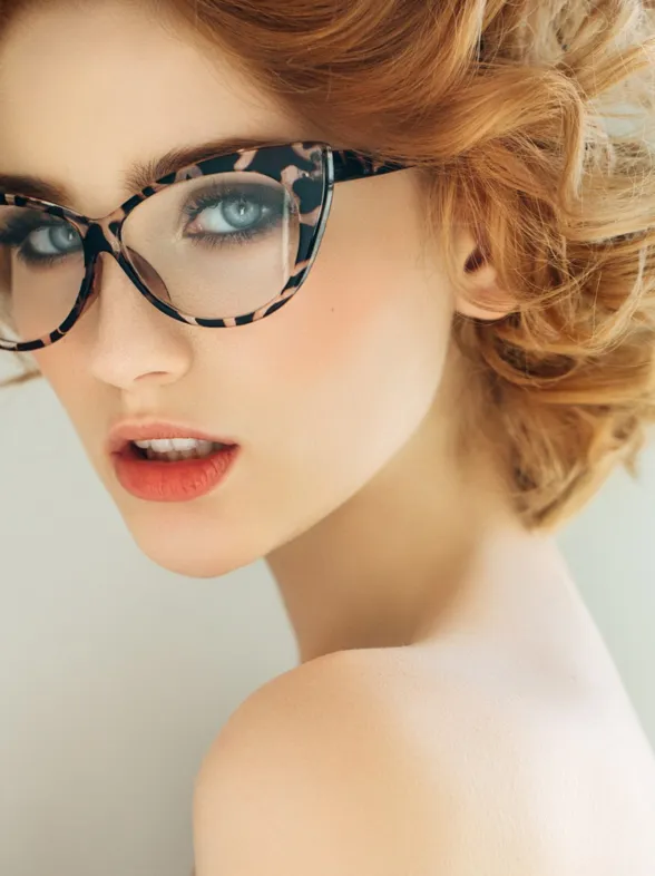 Los peinados más favorecedores para chicas con gafas