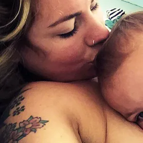 La conmovedora carta de una madre que se desnuda frente a sus hijos para inspirar a otras mujeres
