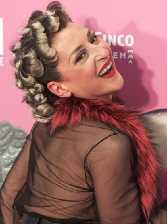 El peor look de la semana: el pin up tropical de Mariola Fuentes