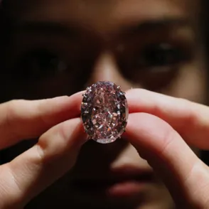 El increíble diamante rosa que se vendió por más de 62 millones de euros