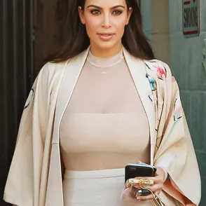 La falda embutida de Kim Kardashian, el peor look de la semana