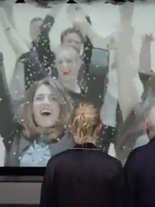 El flashmob sorpresa que hizo llorar a Amancio Ortega