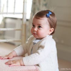 La princesse Charlotte de Cambridge fait ses premiers pas pour son premier anniversaire (Photos)