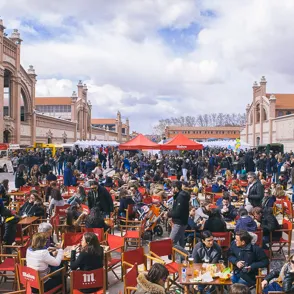 Reunión de diseñadores emergentes en el Mercado de Diseño de Madrid