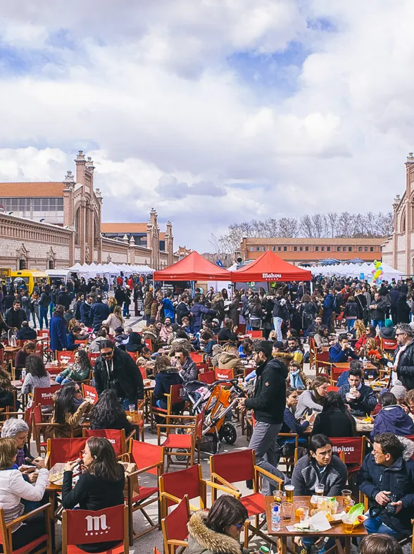 Reunión de diseñadores emergentes en el Mercado de Diseño de Madrid