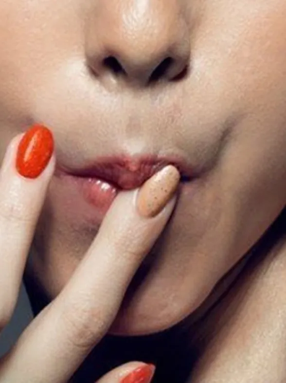 ¿Esmalte de uñas que se come y sabe a pollo? Llega la última extravagancia beauty