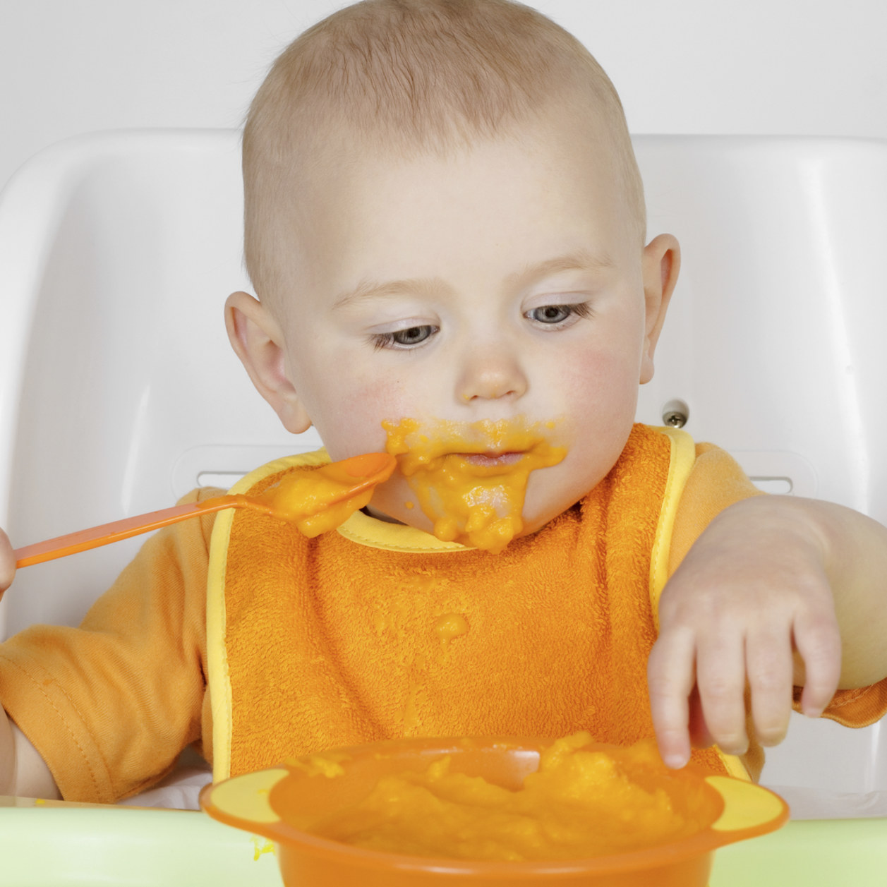 Alimentation de bébé : Les idées reçues auxquelles il faut tordre le cou