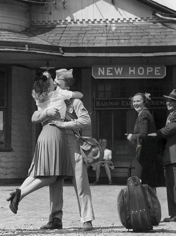 Amor en tiempos de guerra: 40 preciosas imágenes de parejas
