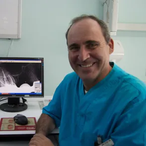 Rafael Azcona Sanz, Médico Especialista en Estomatología
