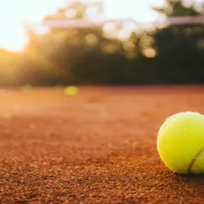 ¡Prepara la raqueta! Te contamos todos los beneficios de practicar tenis