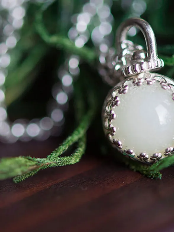 Joyas hechas con leche materna, lo último en bisutería para mamás