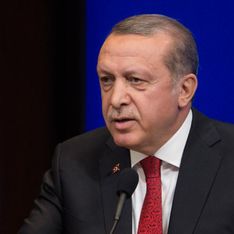 El presidente de Turquía afirma que las mujeres que no tienen hijos son solo medio personas