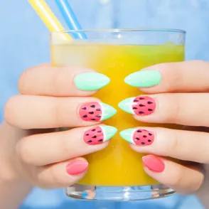 10 cosas que pasan cada vez que te haces la manicura en casa