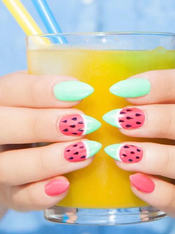 10 cosas que pasan cada vez que te haces la manicura en casa
